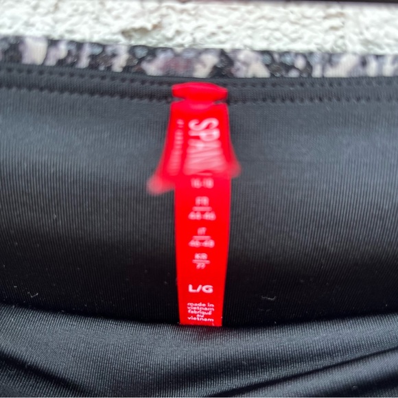 Spanx - Faux Leather Snake Shine Leggings in Grey Snake - Picture 6 of 6